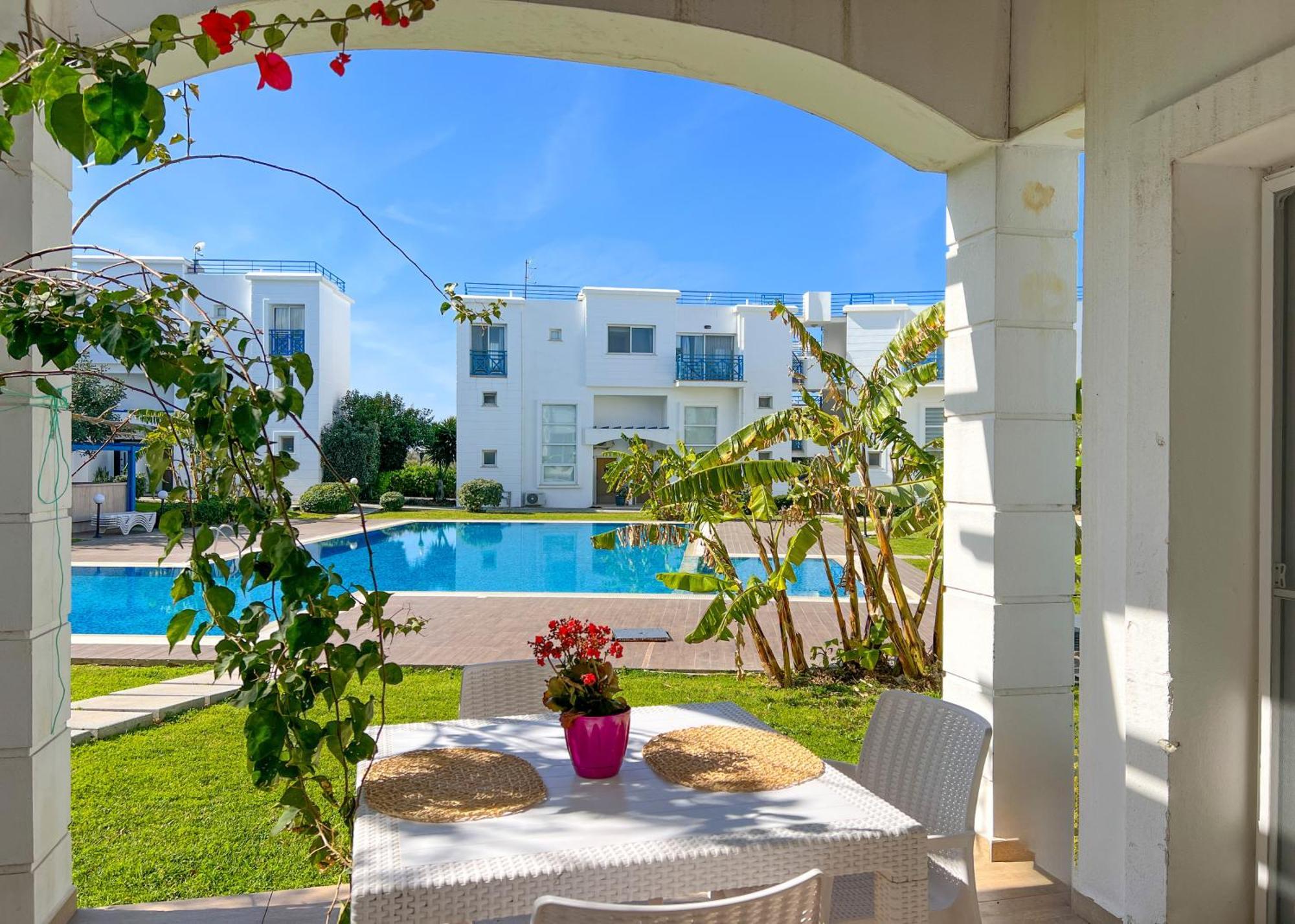 Garden Loft Apt With Pool In Alsancak Kyrenia Kerínia Kültér fotó