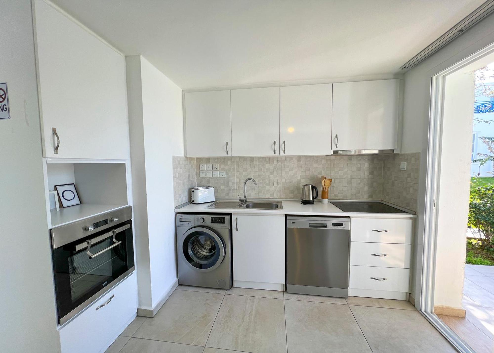 Garden Loft Apt With Pool In Alsancak Kyrenia Kerínia Kültér fotó