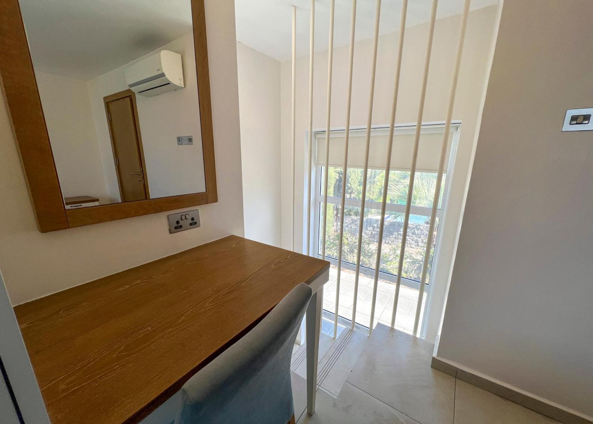 Garden Loft Apt With Pool In Alsancak Kyrenia Kerínia Kültér fotó